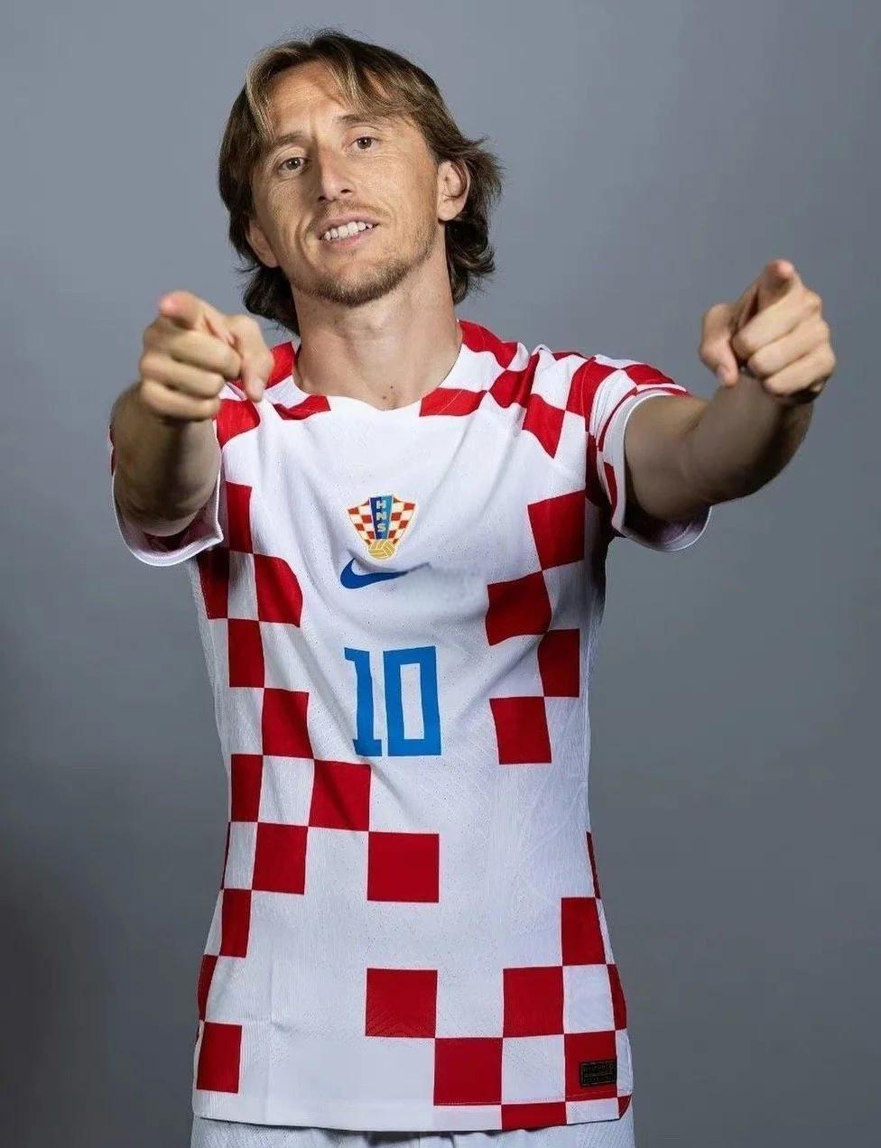 教练公开怒喷裁判，记者会炸裂